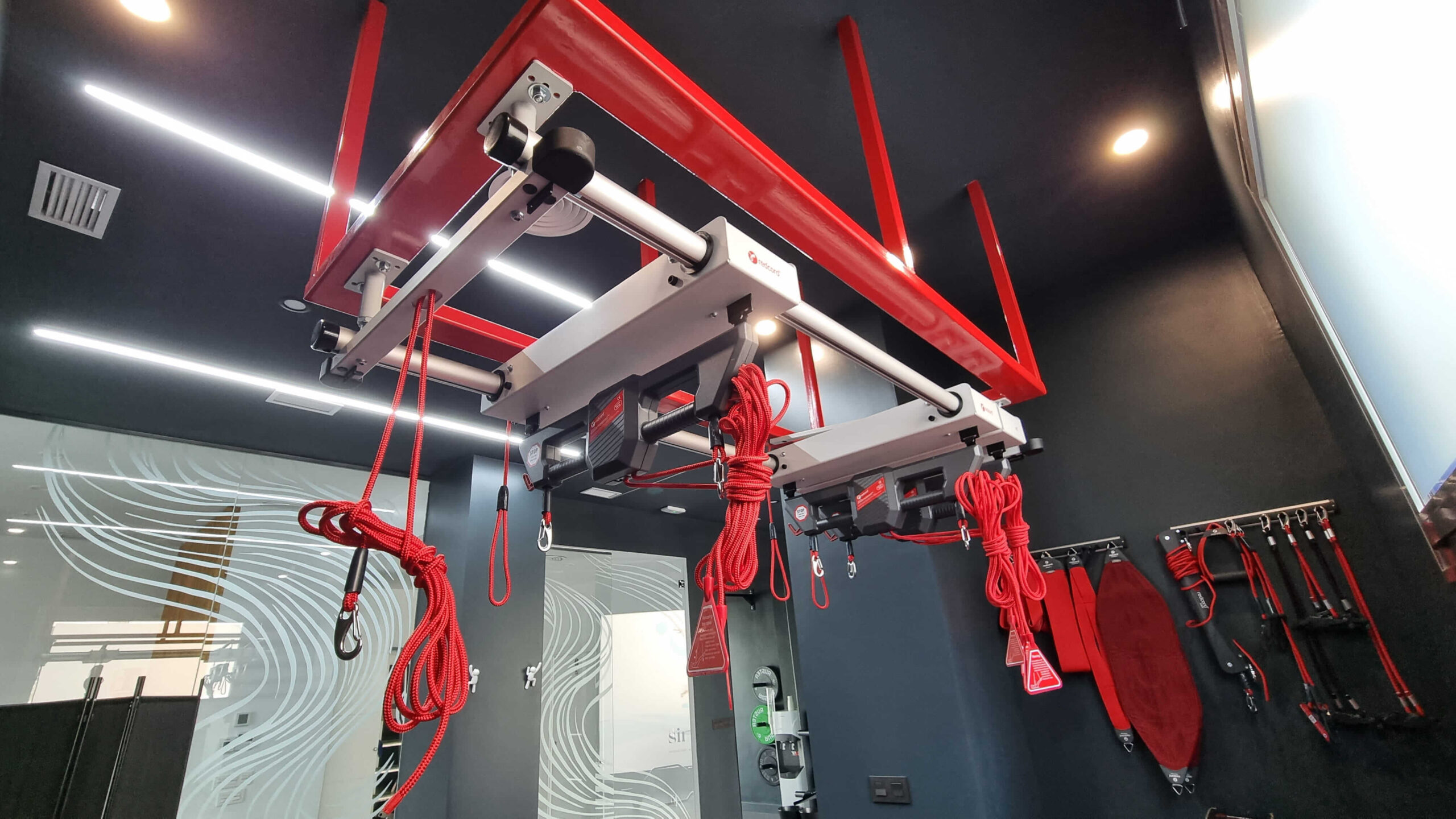 Sistema Redcord Neurac de suspensión con cuerdas y cinchas en FisioSinergia, Teatinos (Málaga)