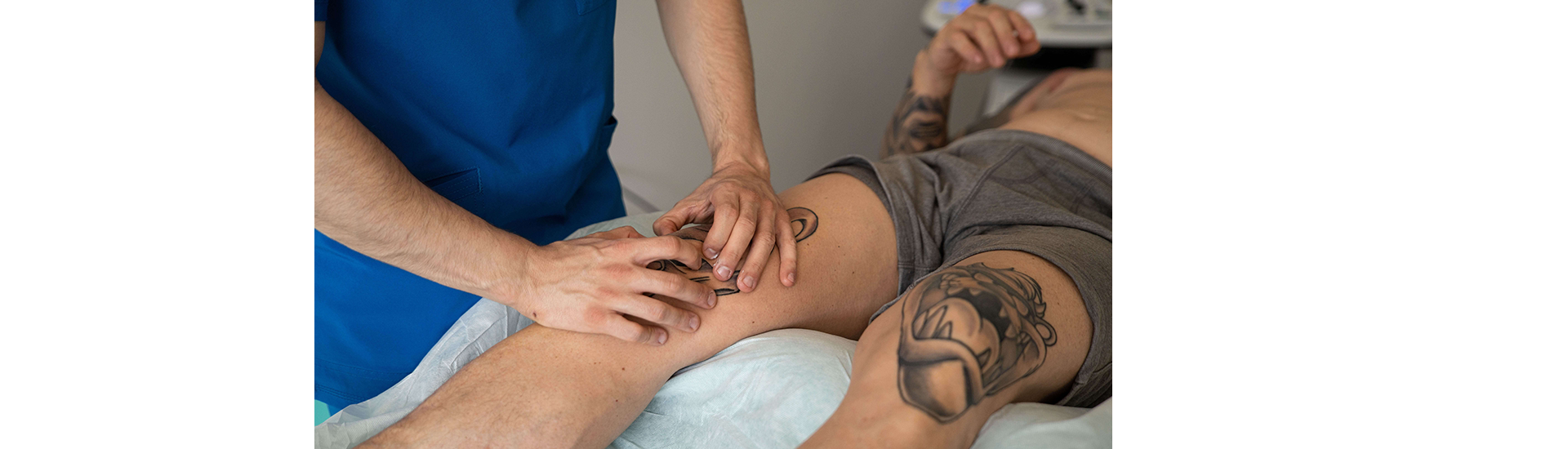 Sesión de fisioterapia especializada en la clínica FisioSinergia, Teatinos (Málaga)